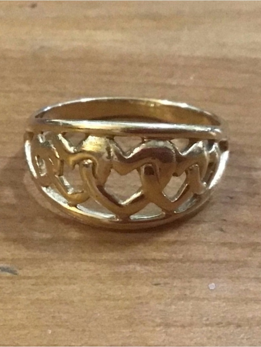 Beverly Hills Gold: 14k.yellow gold  interlocking heart Cutout Band size6 Ring .